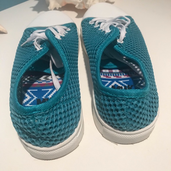 Muk Luk Sneakers - Picture 4 of 6